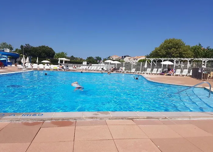 T2 Le Club * Talmont-Saint-Hilaire