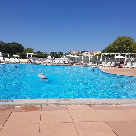 T2 Le Club * Talmont-Saint-Hilaire